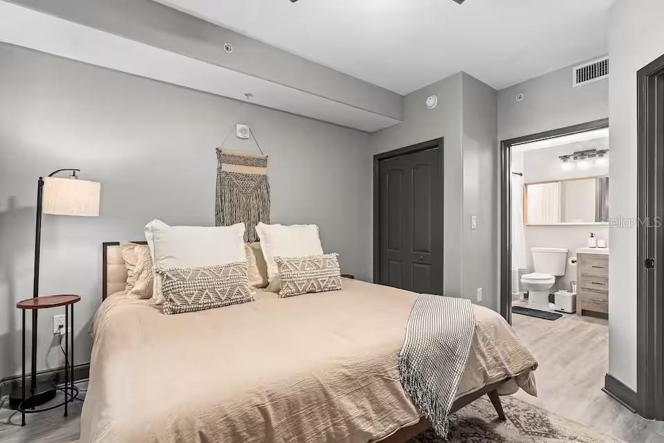 Image 11 of 28 For 13415 Blue Heron Beach Drive 706