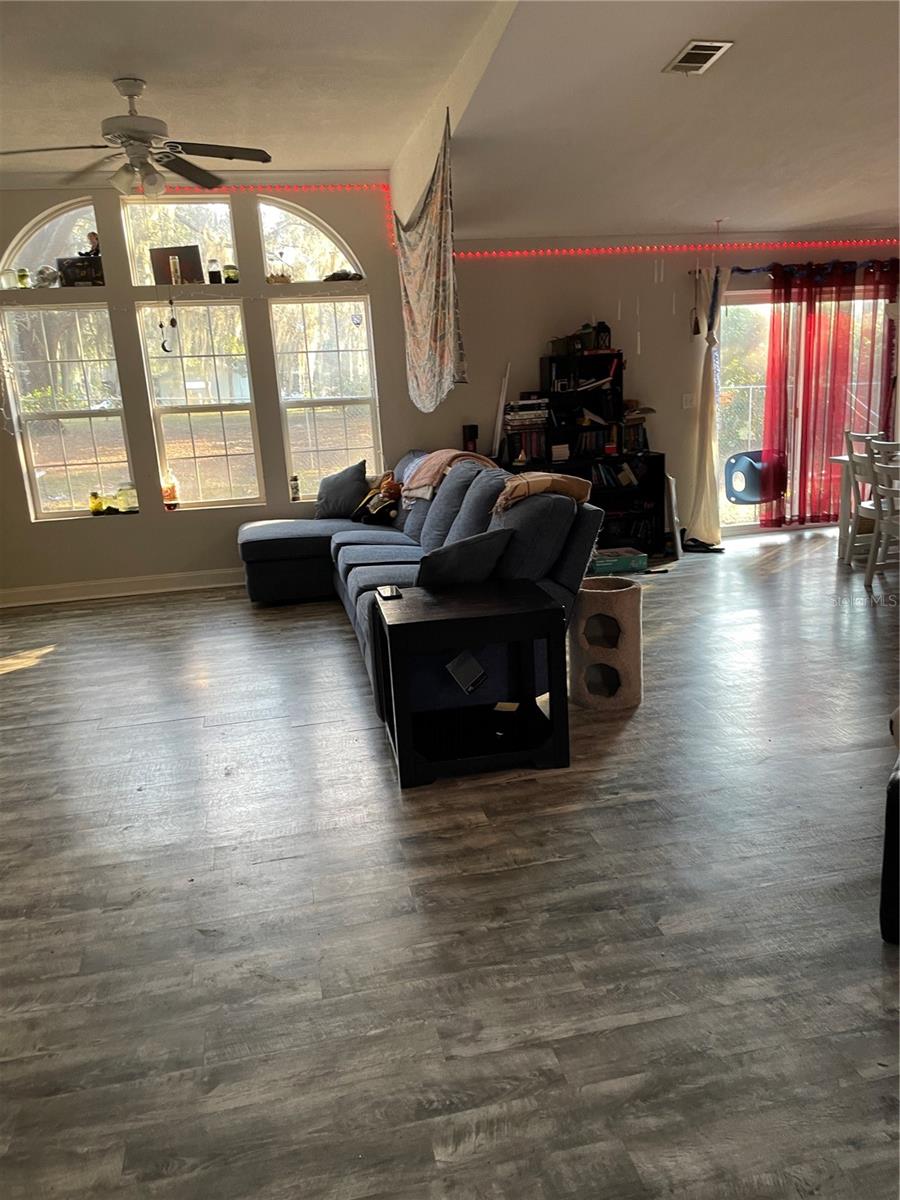 Image 7 of 12 For 10050 130th Street