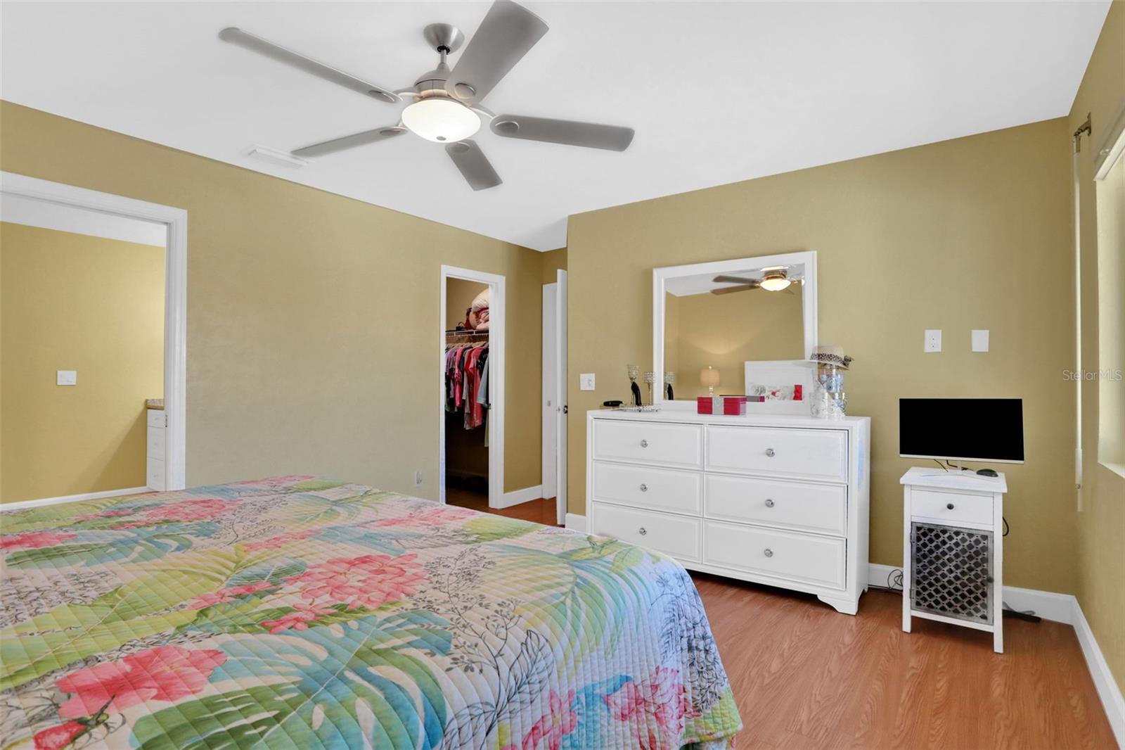 Image 23 of 49 For 33 Sea Haven Drive