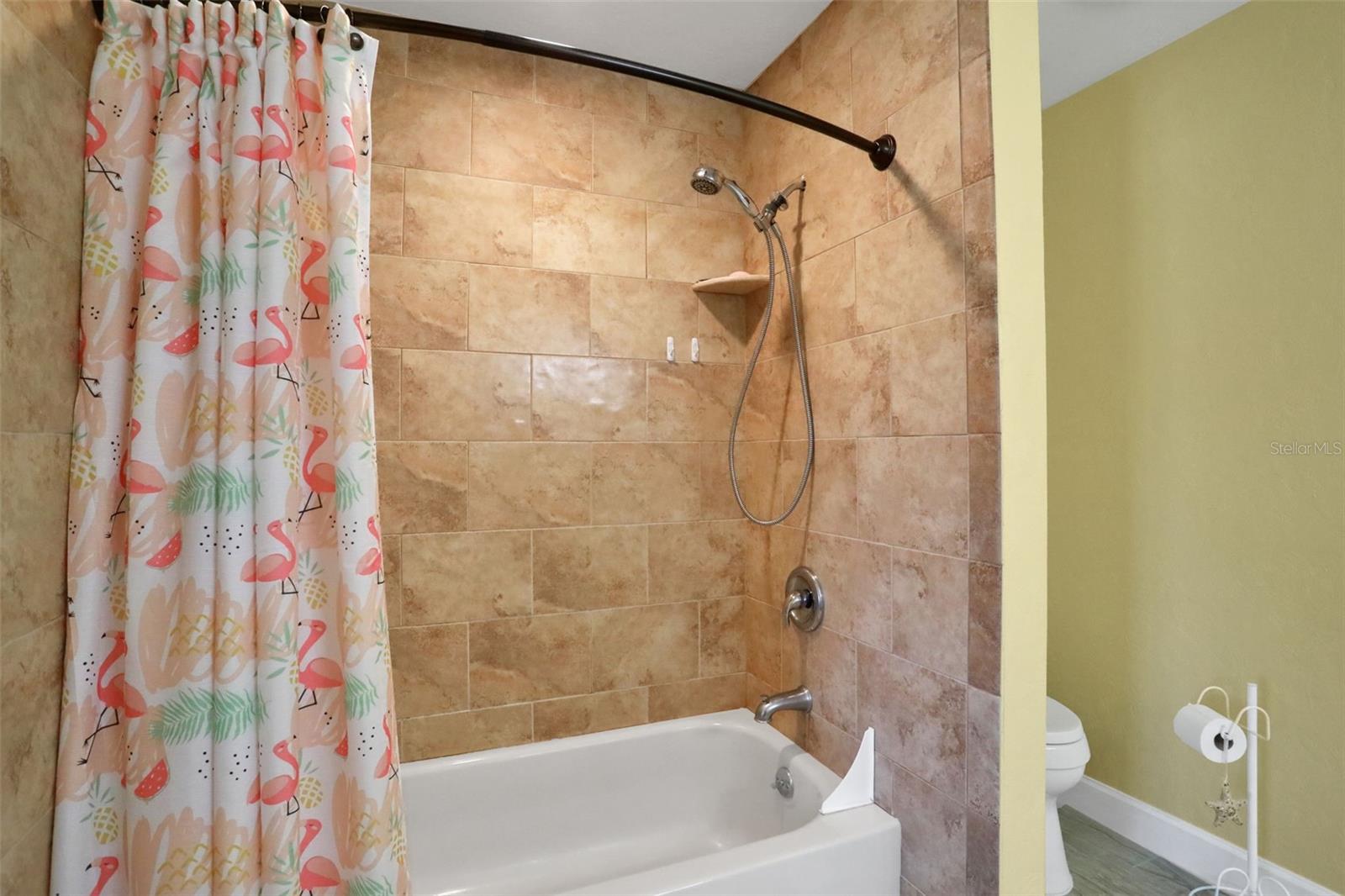 Image 25 of 49 For 33 Sea Haven Drive