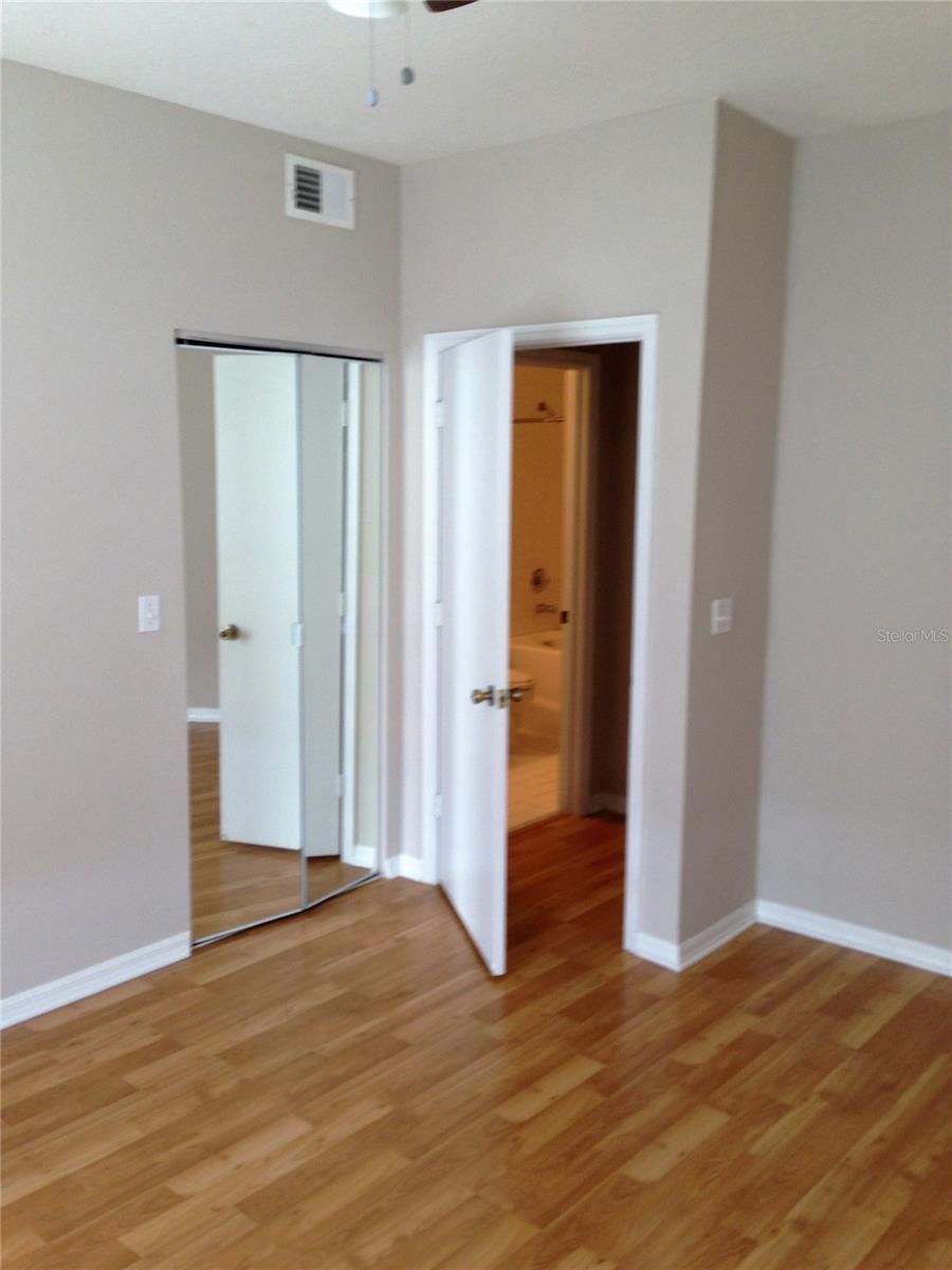 Image 11 of 18 For 5506 Metrowest Boulevard 301