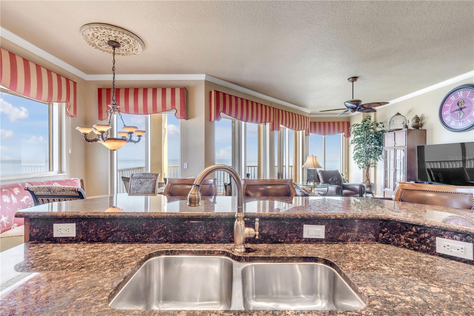 Image 14 of 53 For 2901 Atlantic Avenue Ph201