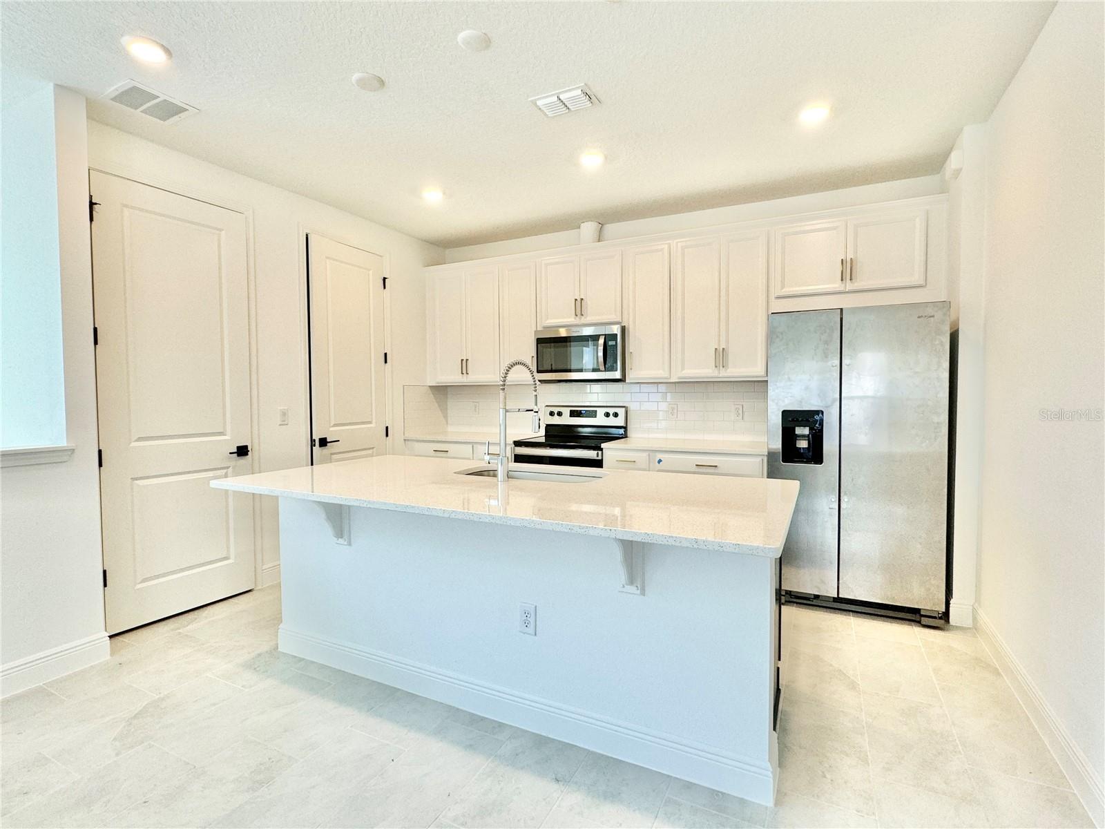 Image 13 of 36 For 9629 Saramago Alley