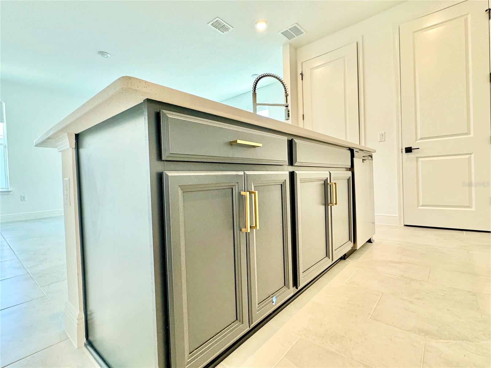 Image 16 of 36 For 9629 Saramago Alley