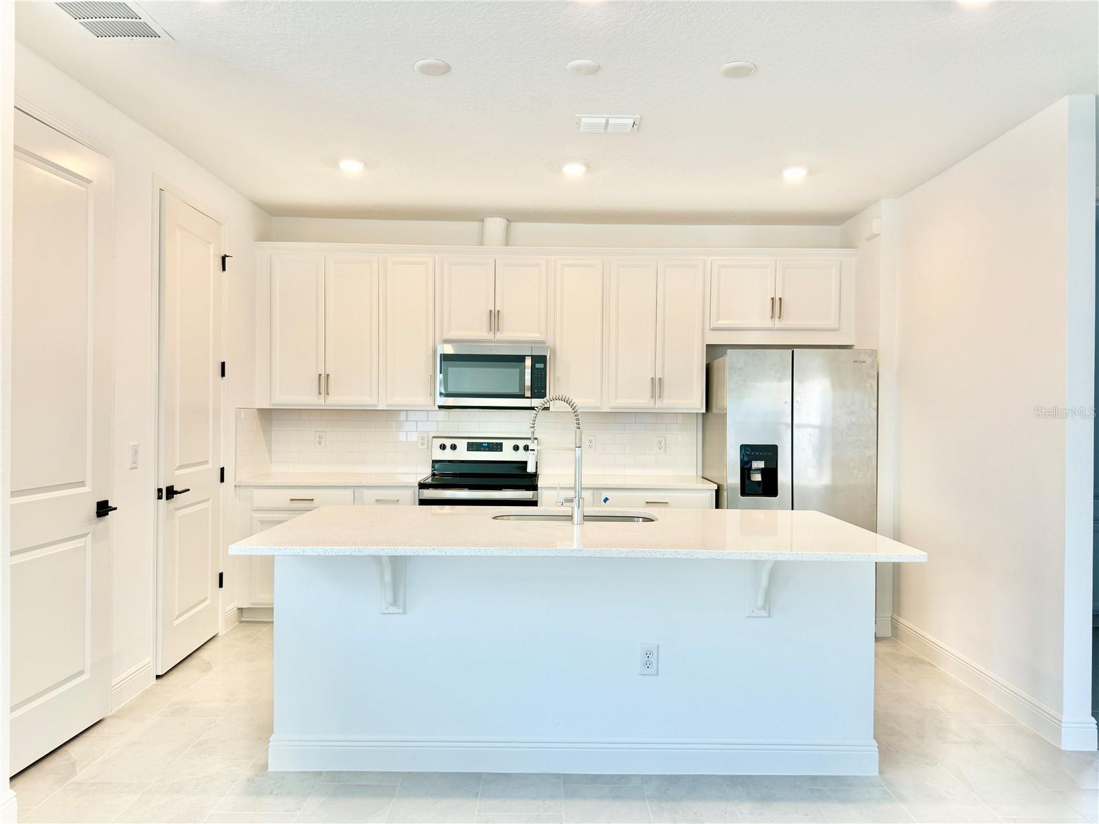 Image 2 of 36 For 9629 Saramago Alley