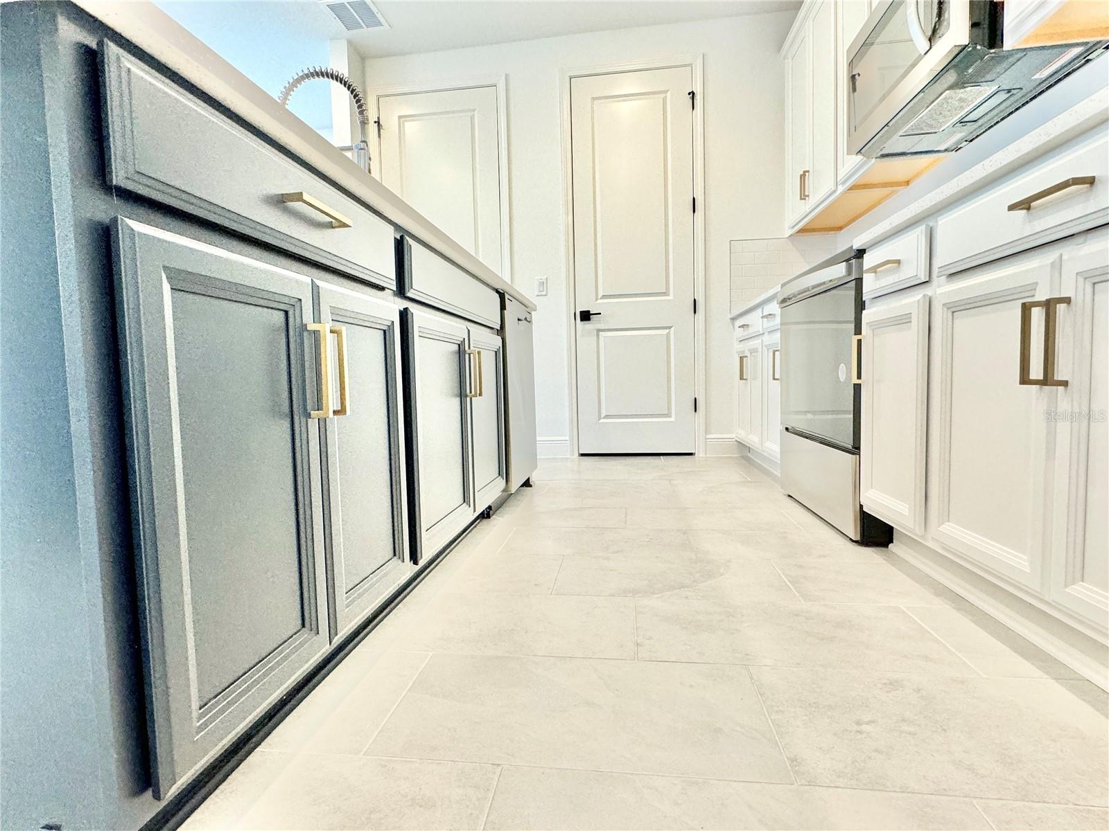 Image 21 of 36 For 9629 Saramago Alley