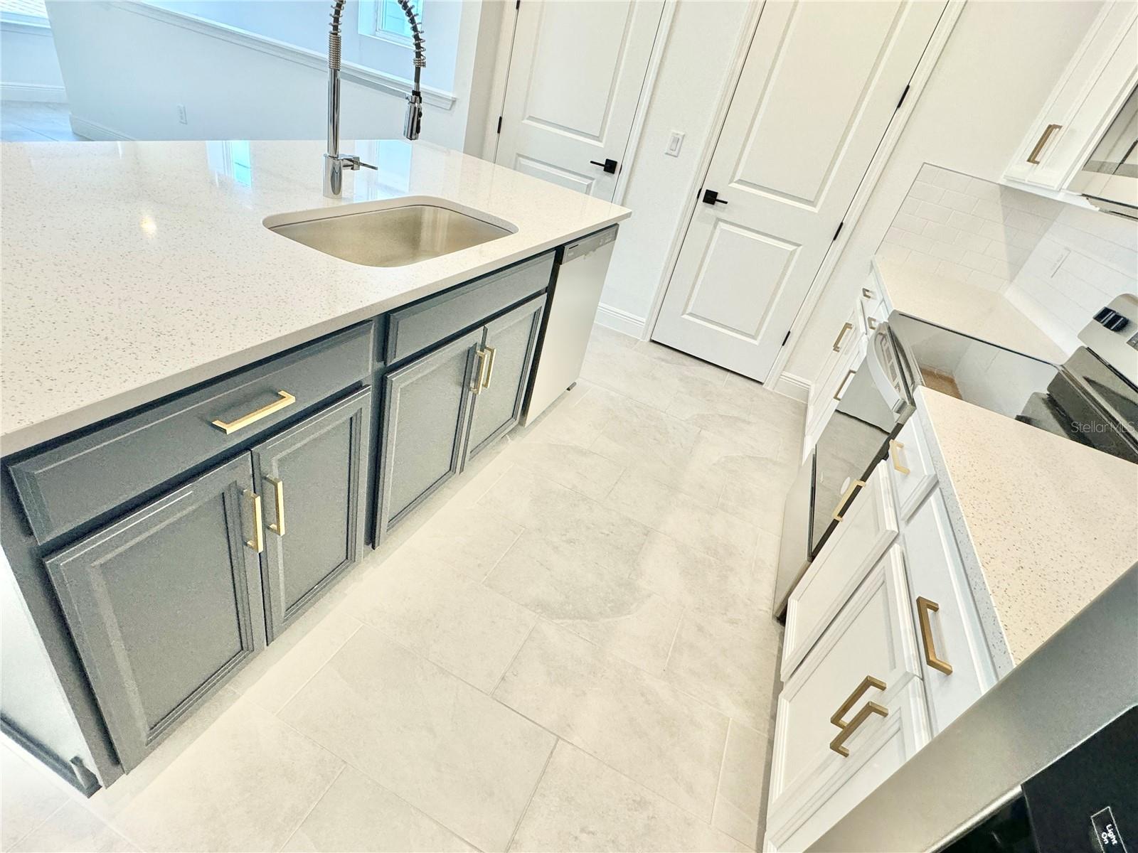 Image 22 of 36 For 9629 Saramago Alley