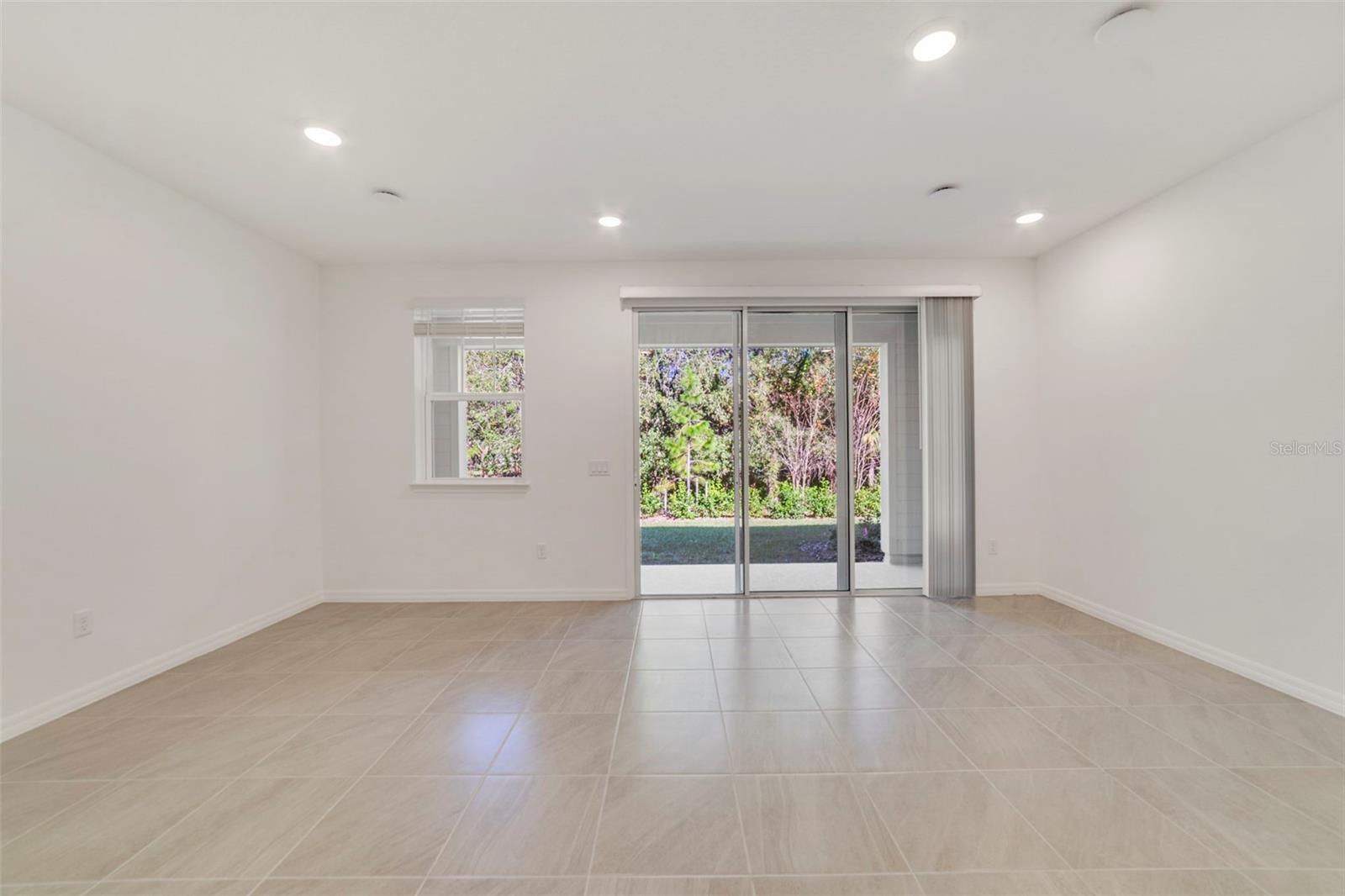 Image 11 of 25 For 1682 Greenleaf Woods Cove