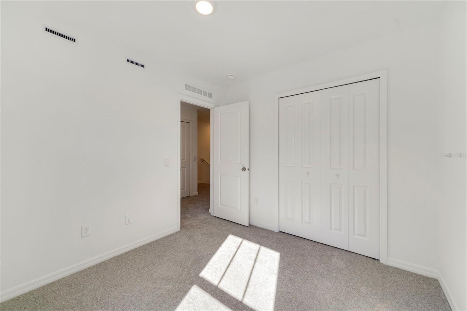 Image 14 of 25 For 1682 Greenleaf Woods Cove