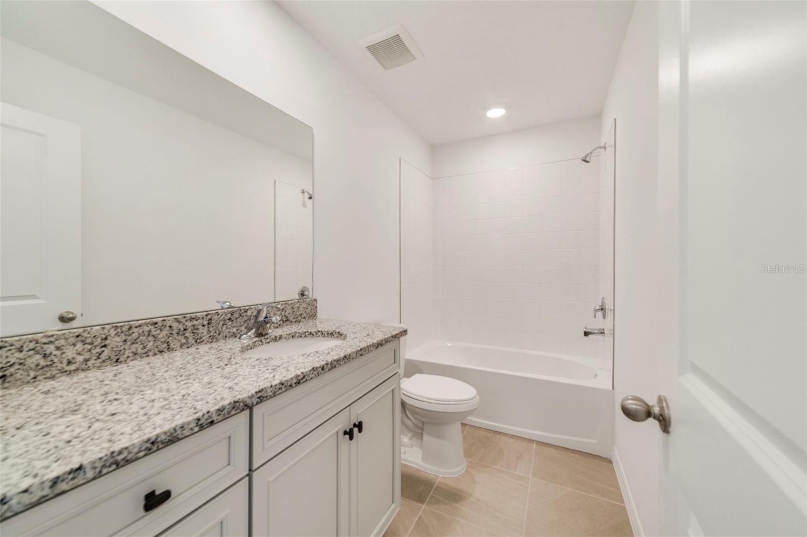 Image 18 of 25 For 1682 Greenleaf Woods Cove