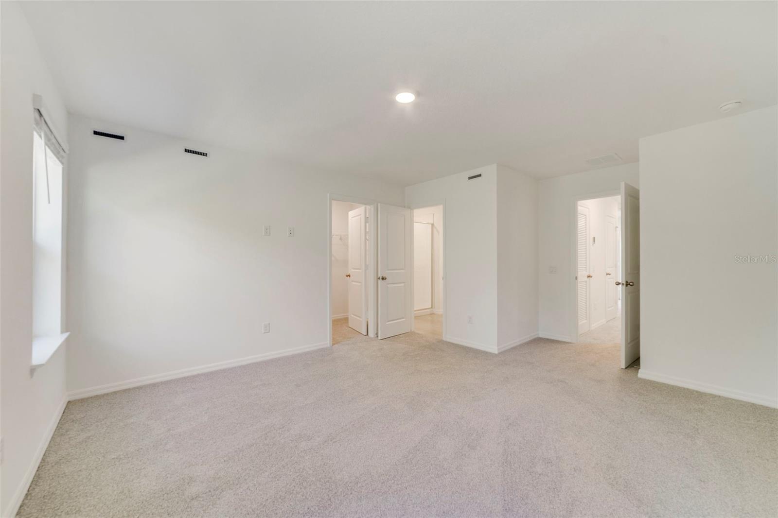 Image 20 of 25 For 1682 Greenleaf Woods Cove