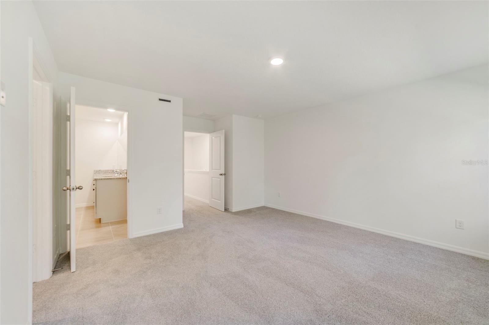 Image 21 of 25 For 1682 Greenleaf Woods Cove