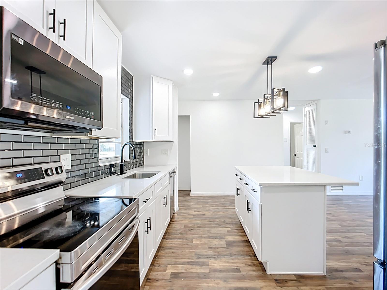 Image 6 of 42 For 603 65th Avenue Drive W