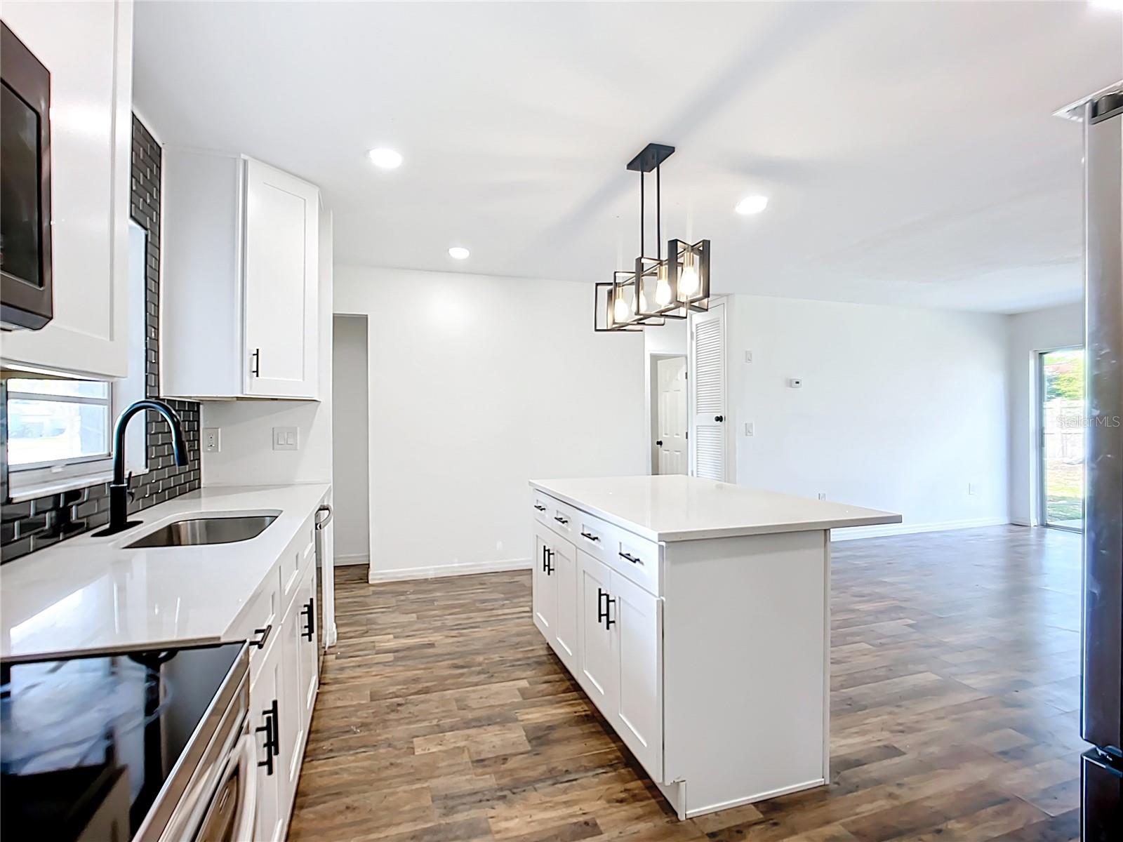 Image 8 of 42 For 603 65th Avenue Drive W