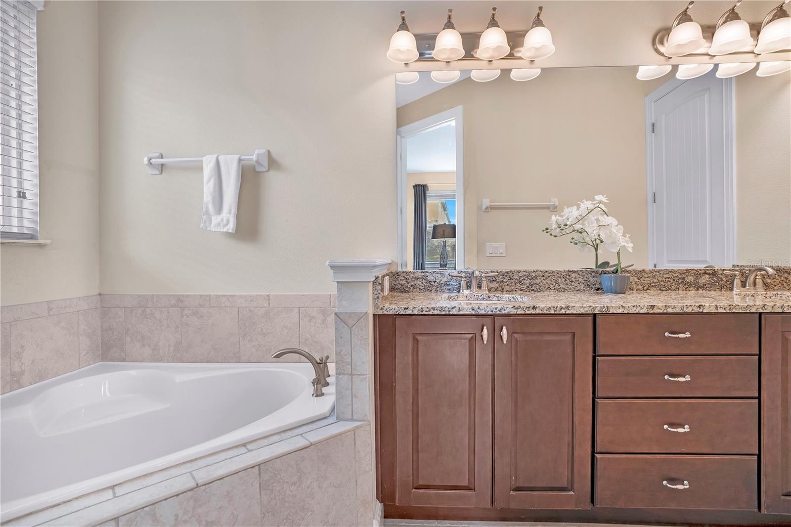 Image 16 of 71 For 7616 Brookhurst Lane