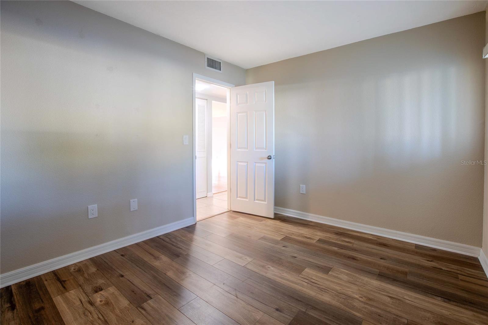 Image 14 of 22 For 3300 Beneva  214