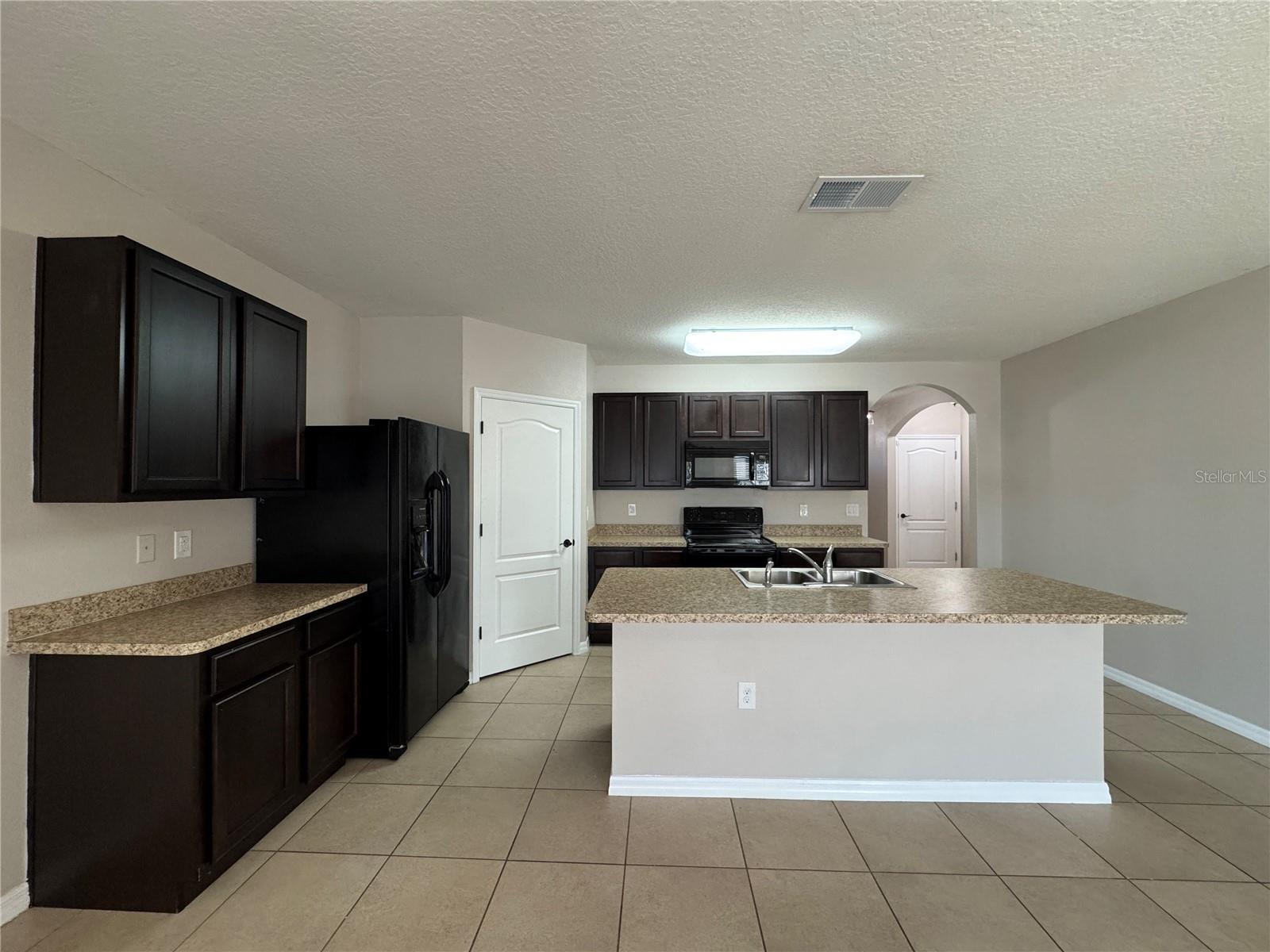 Image 4 of 19 For 560 Lake Cummings Way