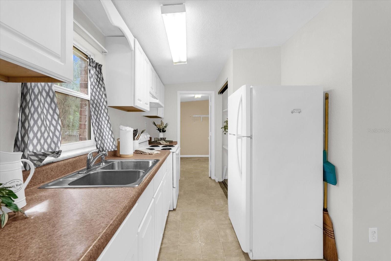 Image 7 of 27 For 115 Mercury Street