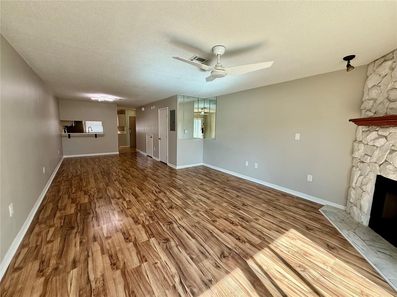 Image 11 of 38 For 1600 Woodland Drive 8206