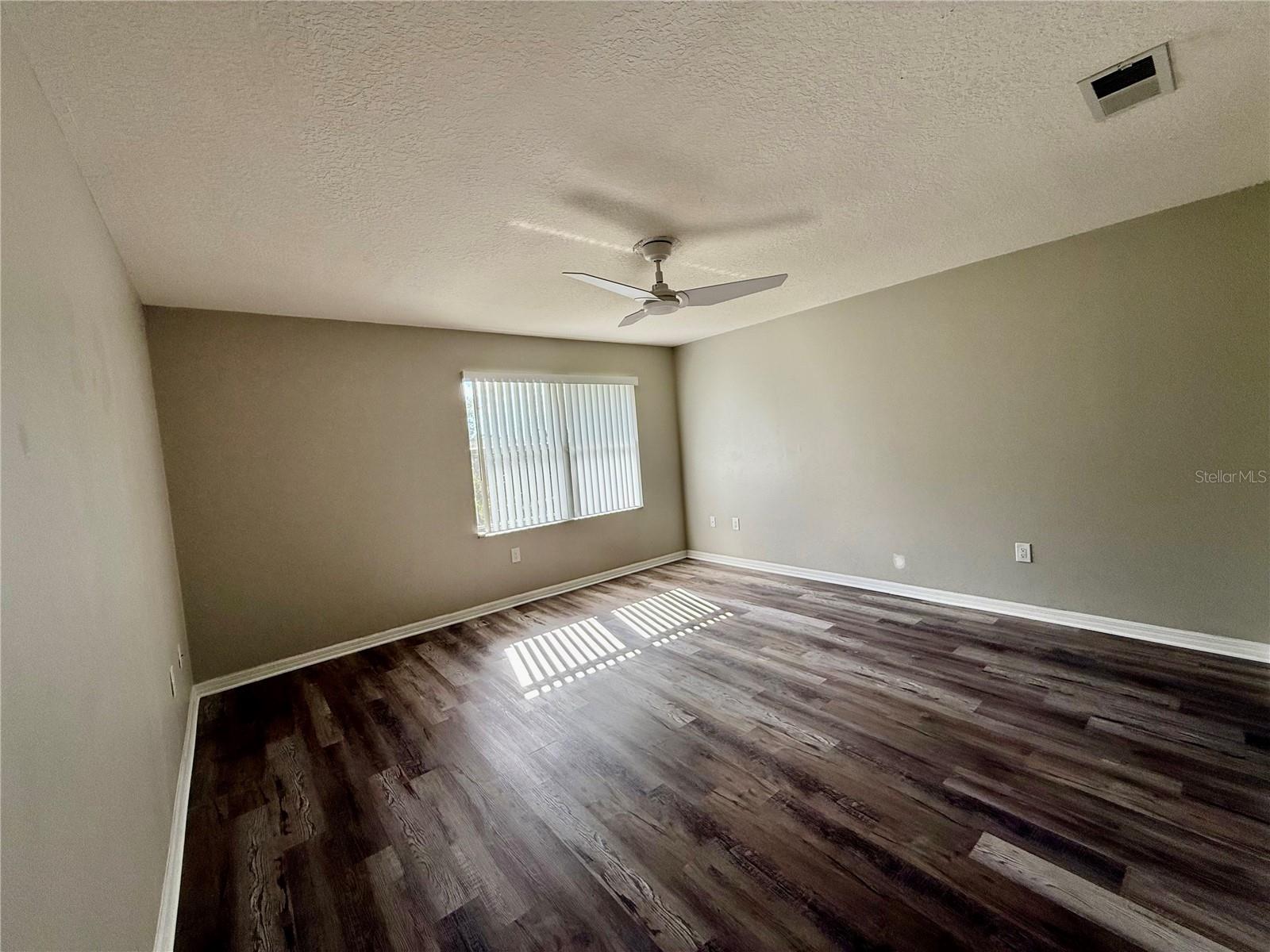 Image 18 of 38 For 1600 Woodland Drive 8206