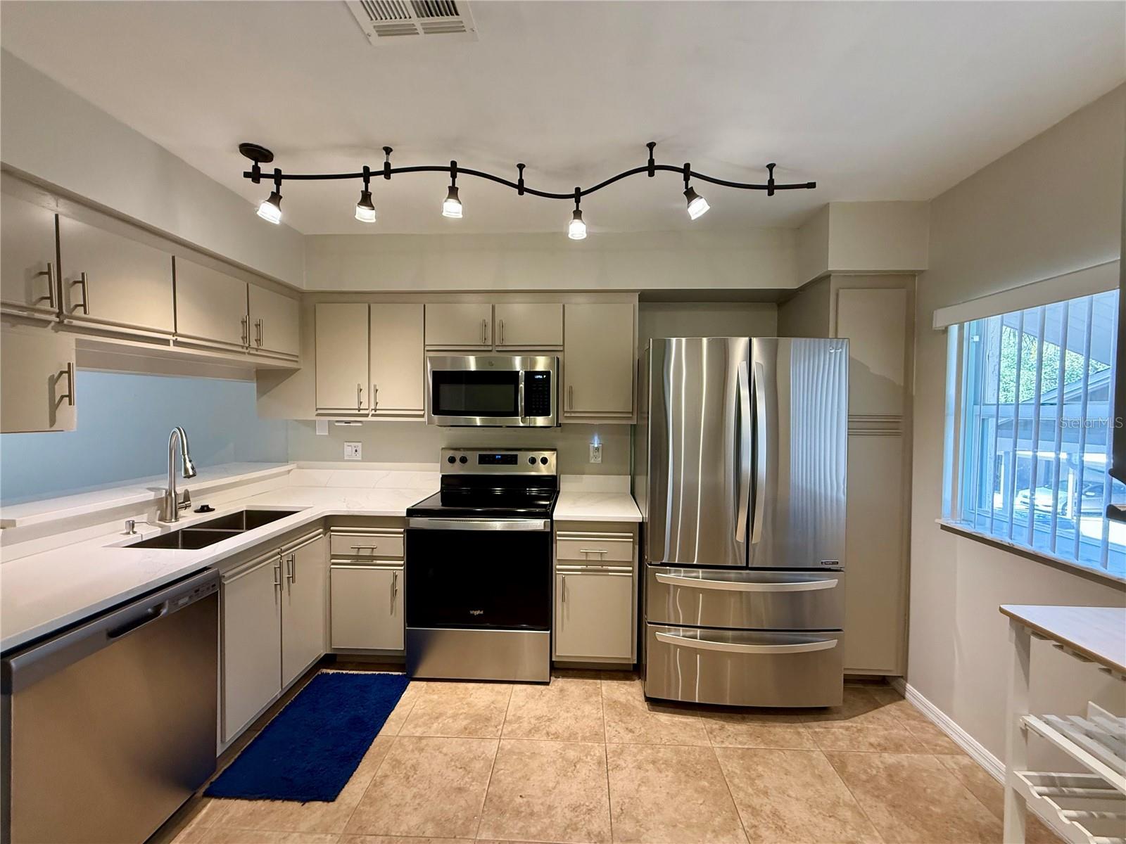 Image 3 of 38 For 1600 Woodland Drive 8206