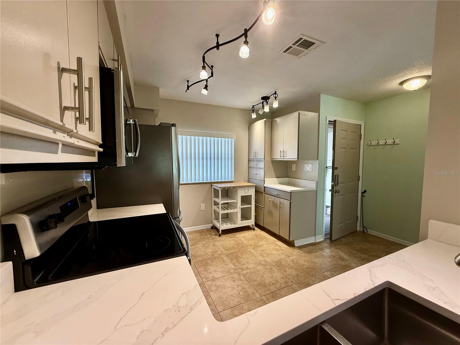 Image 4 of 38 For 1600 Woodland Drive 8206