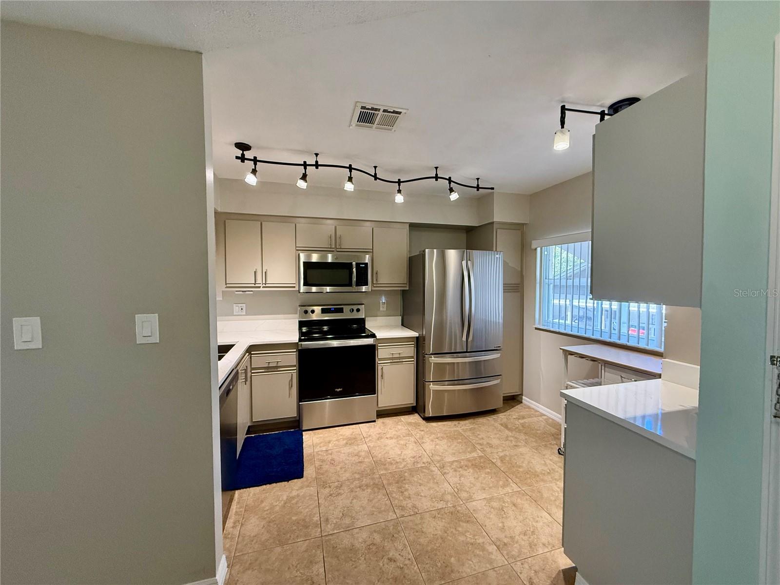 Image 6 of 38 For 1600 Woodland Drive 8206