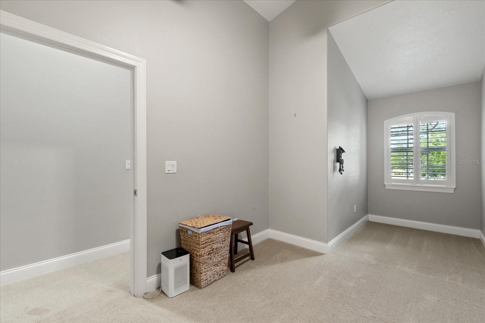 Image 32 of 44 For 512 Clarendon Avenue