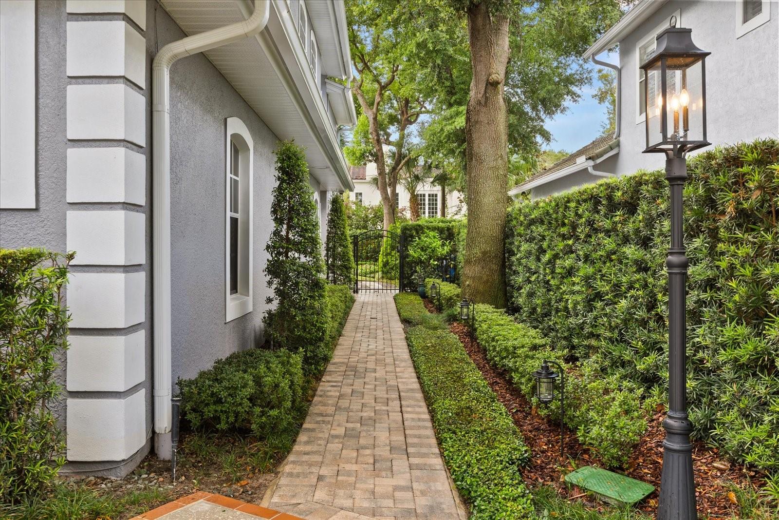 Image 34 of 44 For 512 Clarendon Avenue