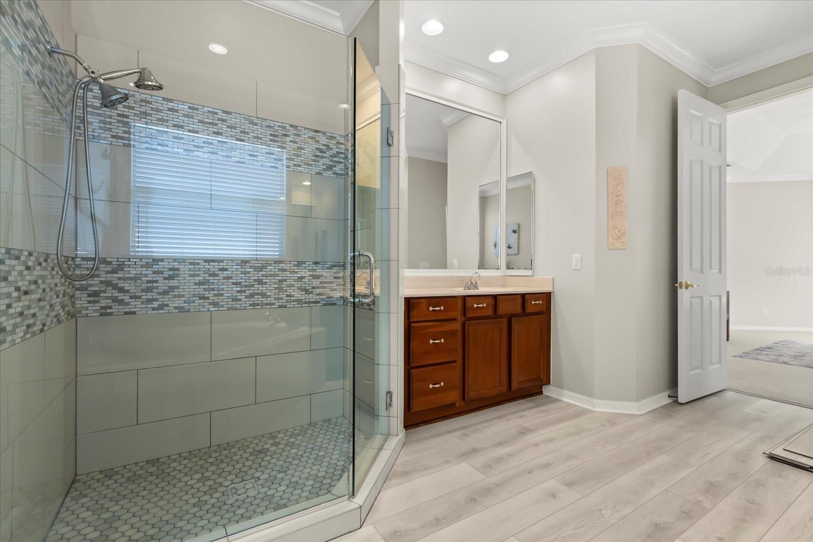 Image 28 of 48 For 5586 Whispering Woods Point