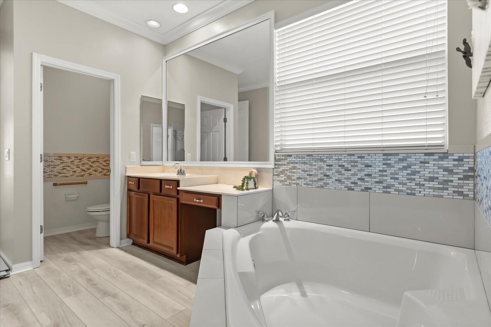 Image 29 of 48 For 5586 Whispering Woods Point