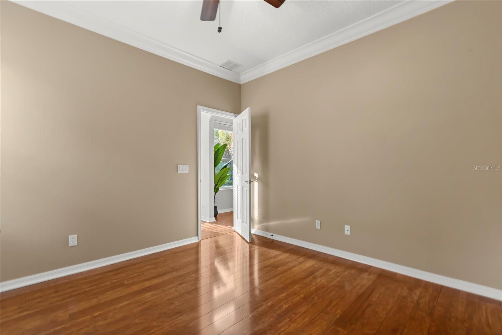 Image 32 of 48 For 5586 Whispering Woods Point