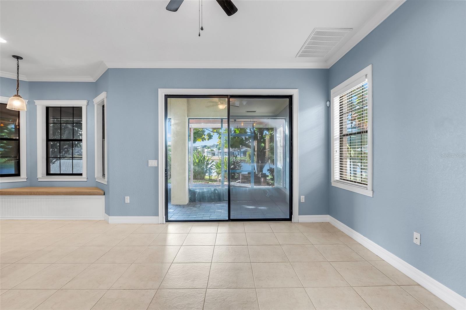 Listing photo id 17 for 10761 Willow Ridge Loop