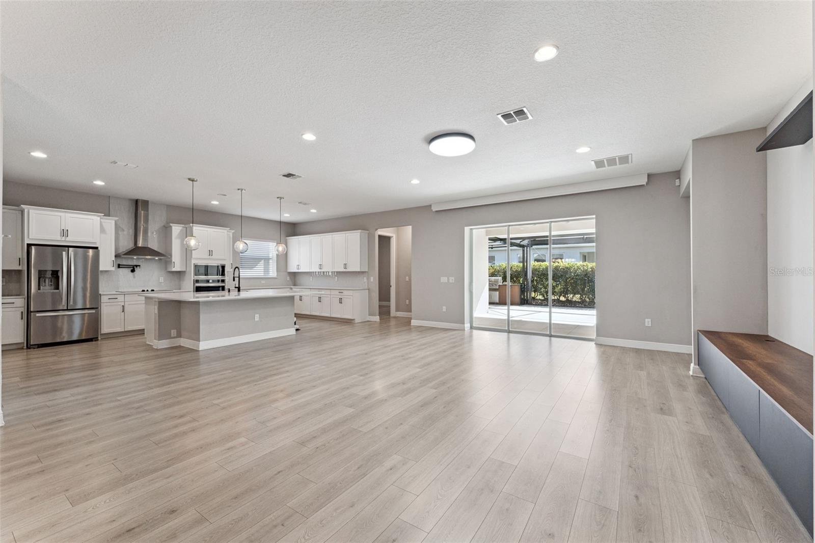 Image 11 of 37 For 19058 Planetree Street