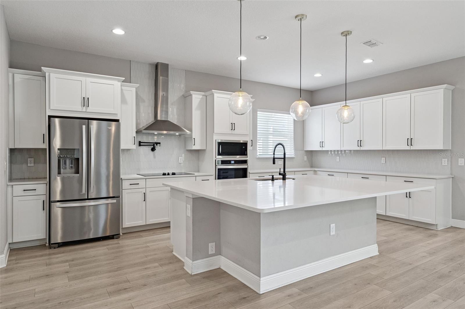 Image 13 of 37 For 19058 Planetree Street