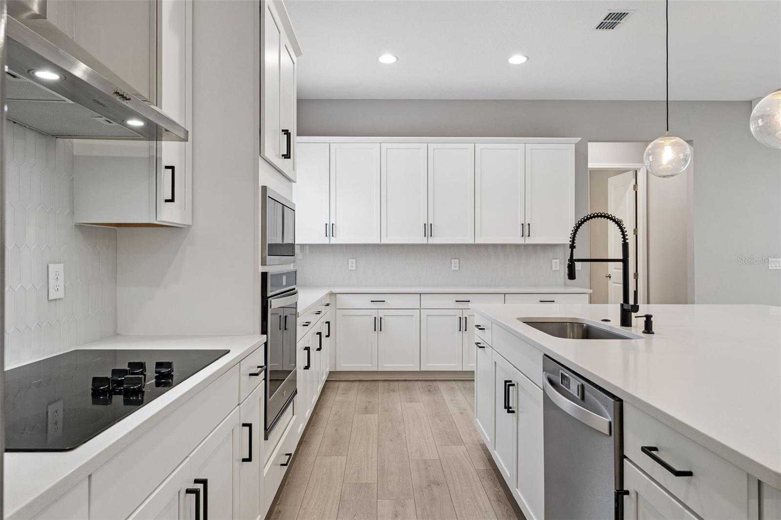 Image 14 of 37 For 19058 Planetree Street