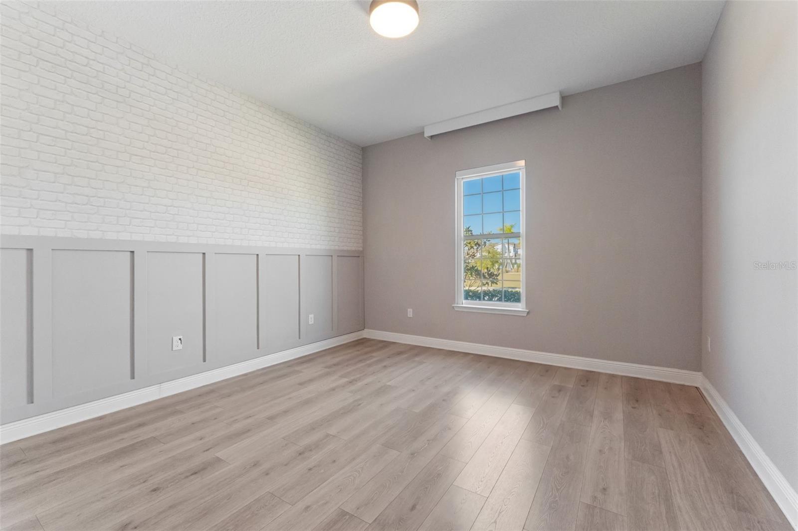 Image 22 of 37 For 19058 Planetree Street