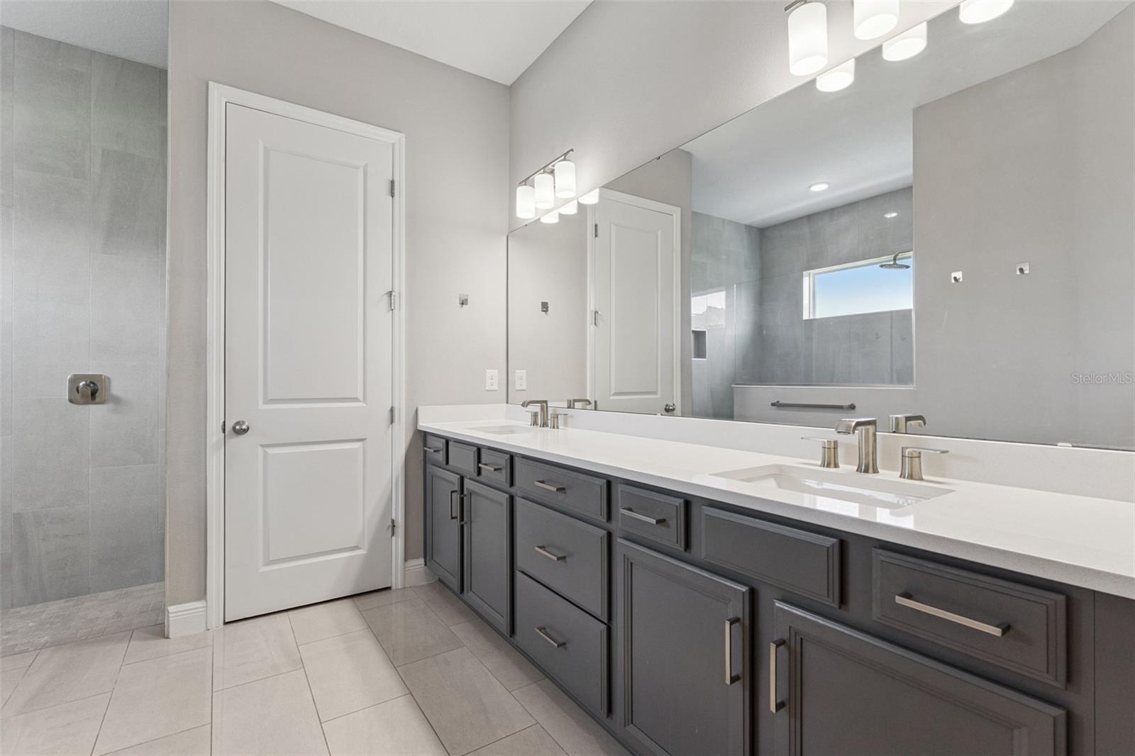 Image 25 of 37 For 19058 Planetree Street