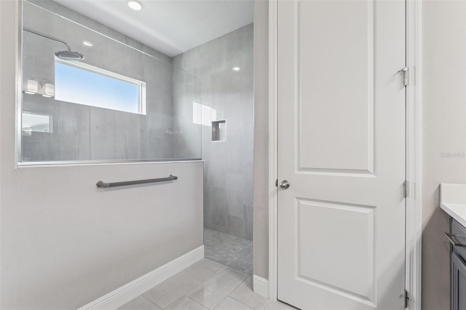 Image 26 of 37 For 19058 Planetree Street