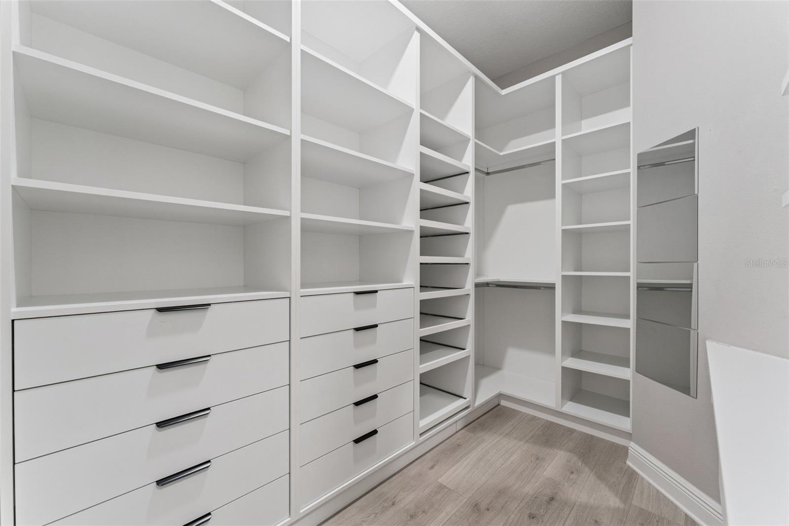 Image 29 of 37 For 19058 Planetree Street