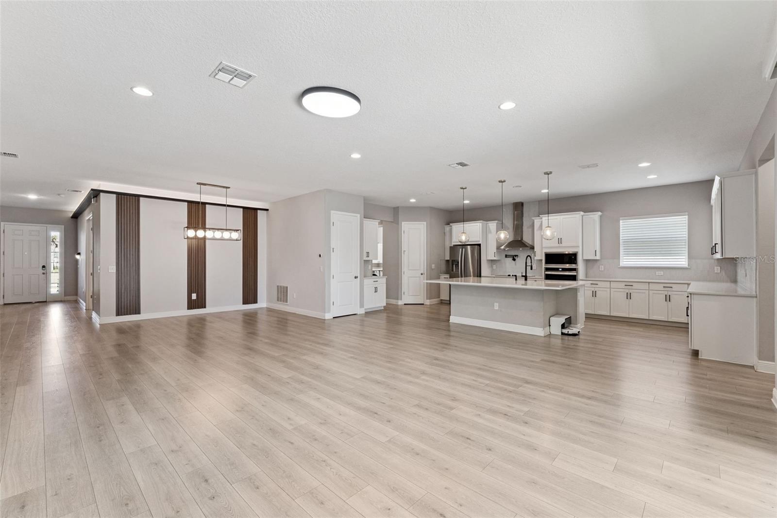 Image 5 of 37 For 19058 Planetree Street