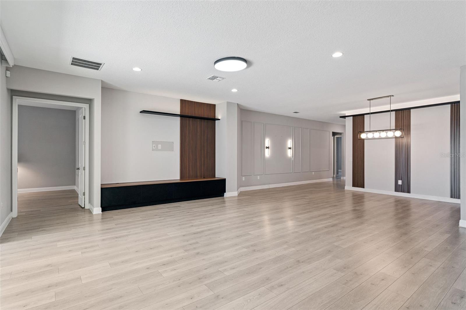 Image 7 of 37 For 19058 Planetree Street