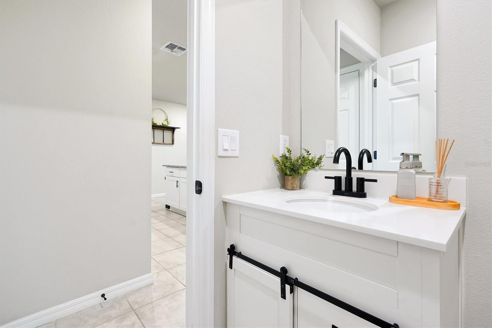 Image 10 of 39 For 1027 Robin Holly Street