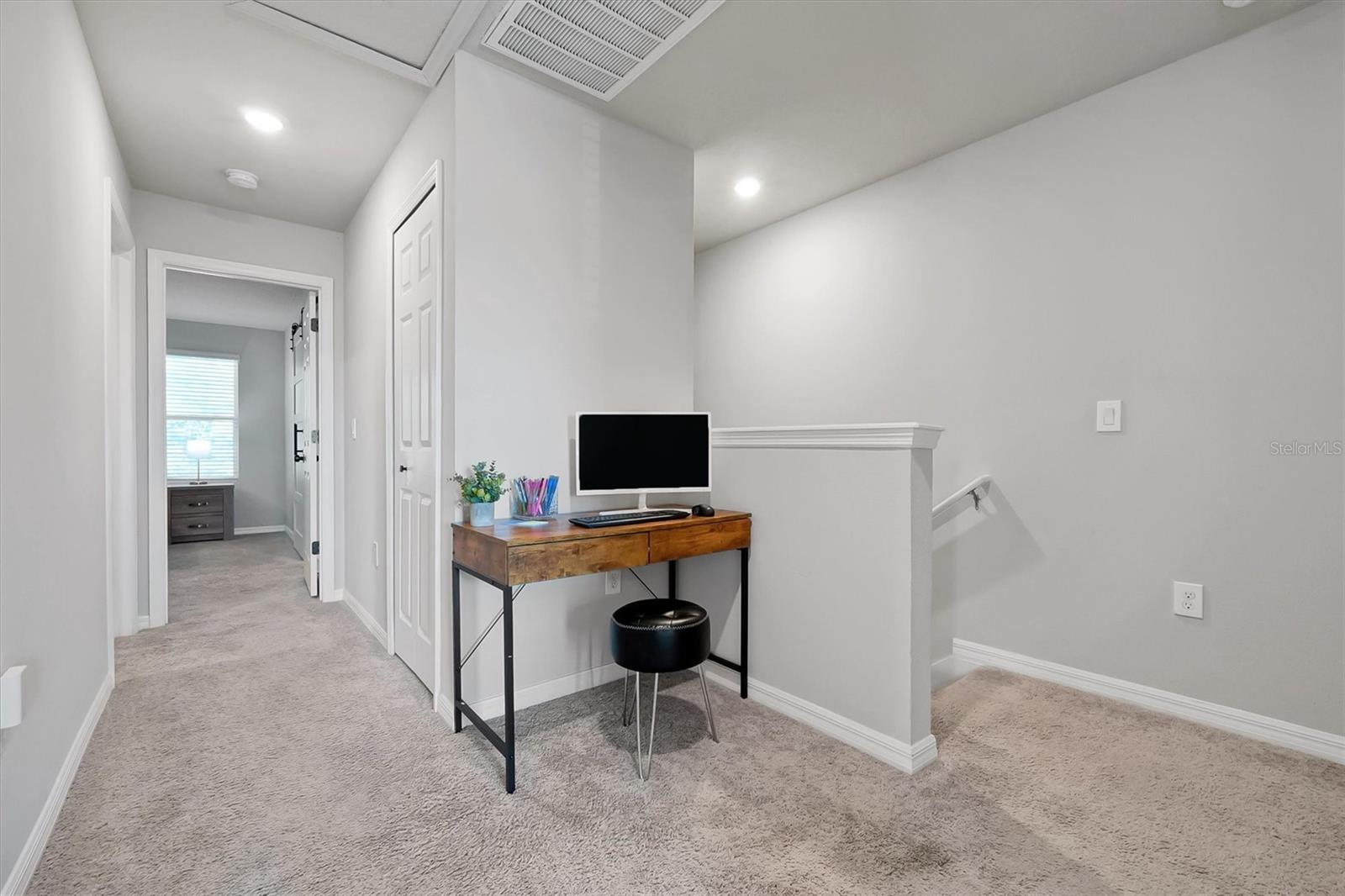 Image 11 of 39 For 1027 Robin Holly Street