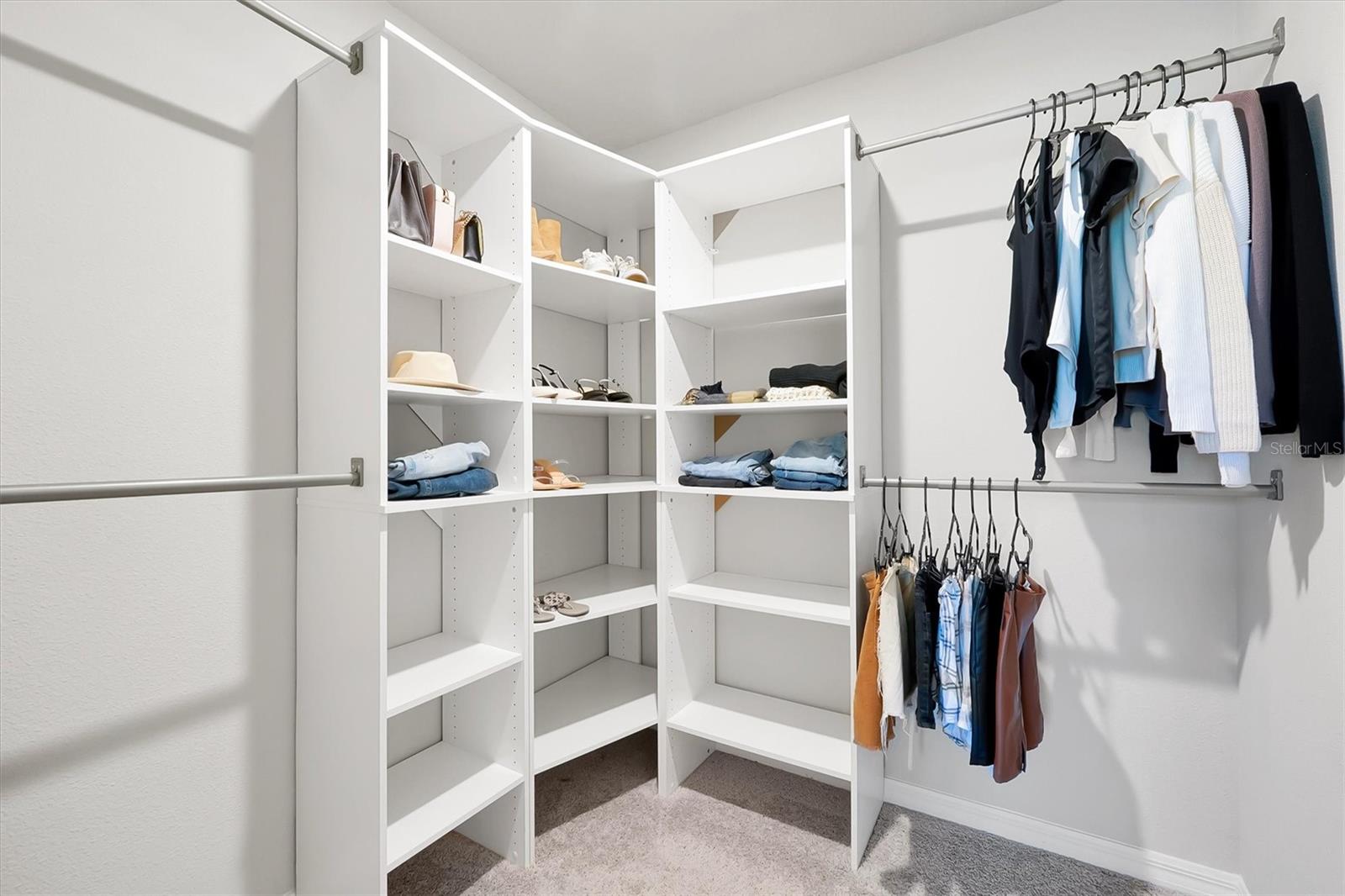 Image 14 of 39 For 1027 Robin Holly Street