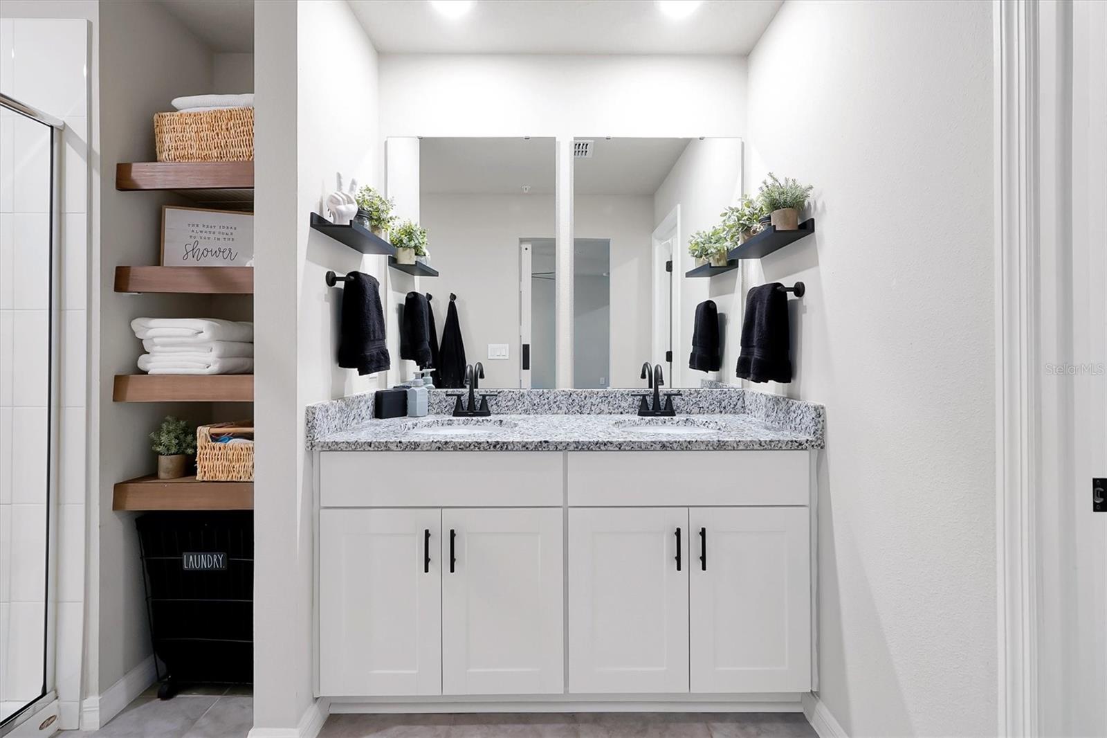 Image 15 of 39 For 1027 Robin Holly Street