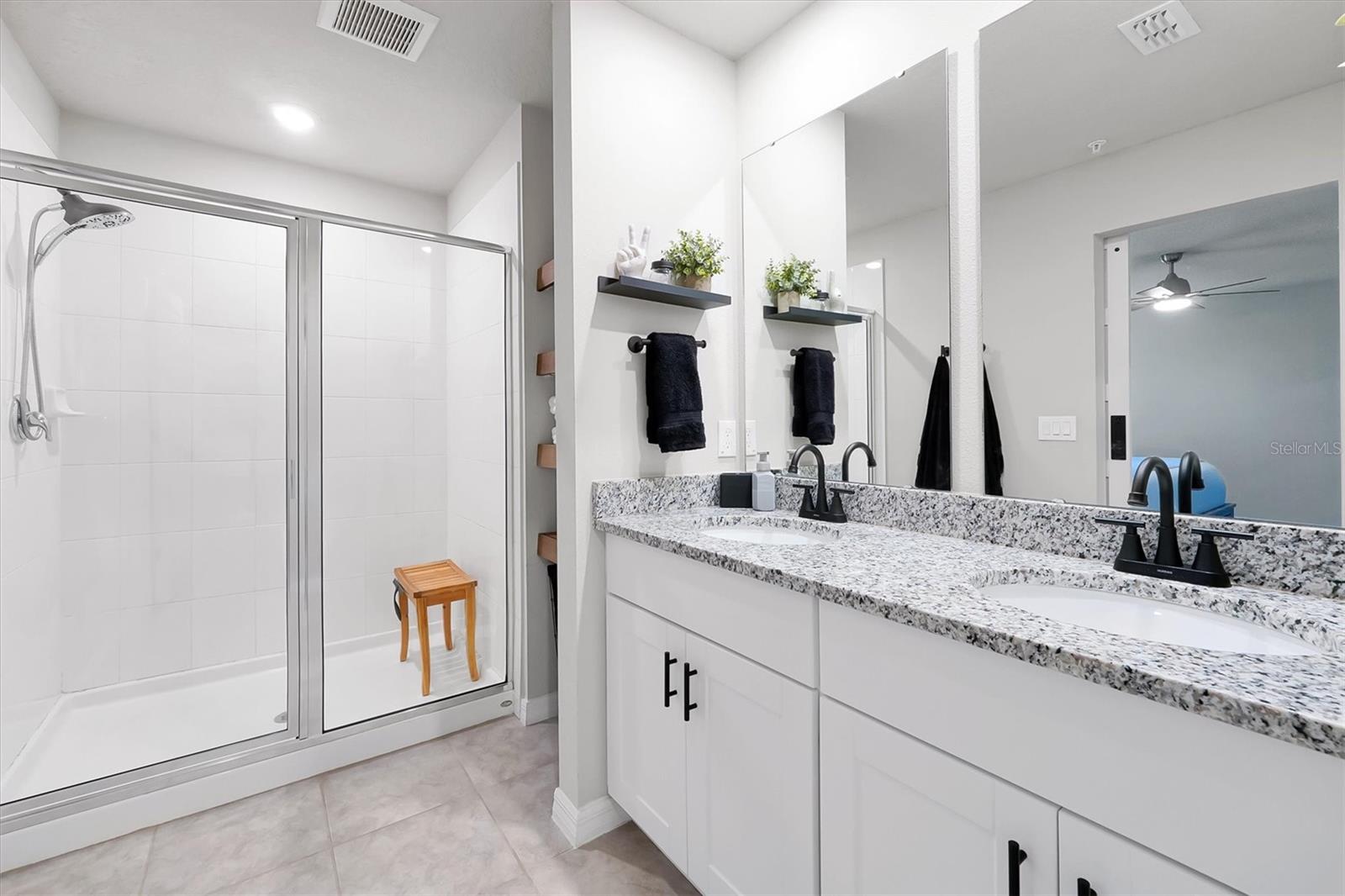 Image 16 of 39 For 1027 Robin Holly Street