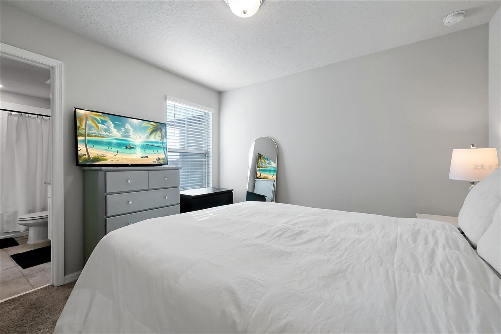 Image 19 of 39 For 1027 Robin Holly Street