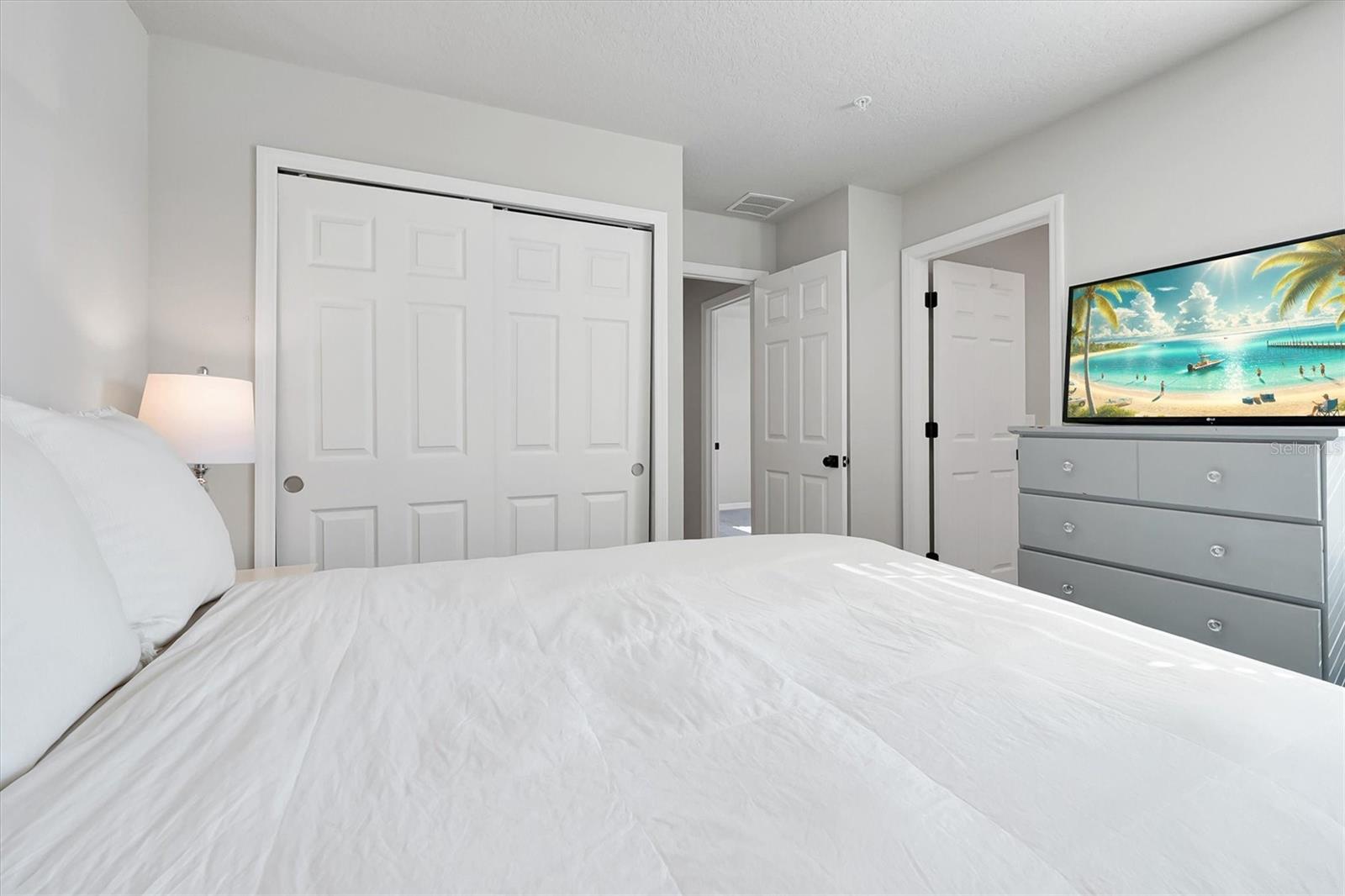 Image 20 of 39 For 1027 Robin Holly Street