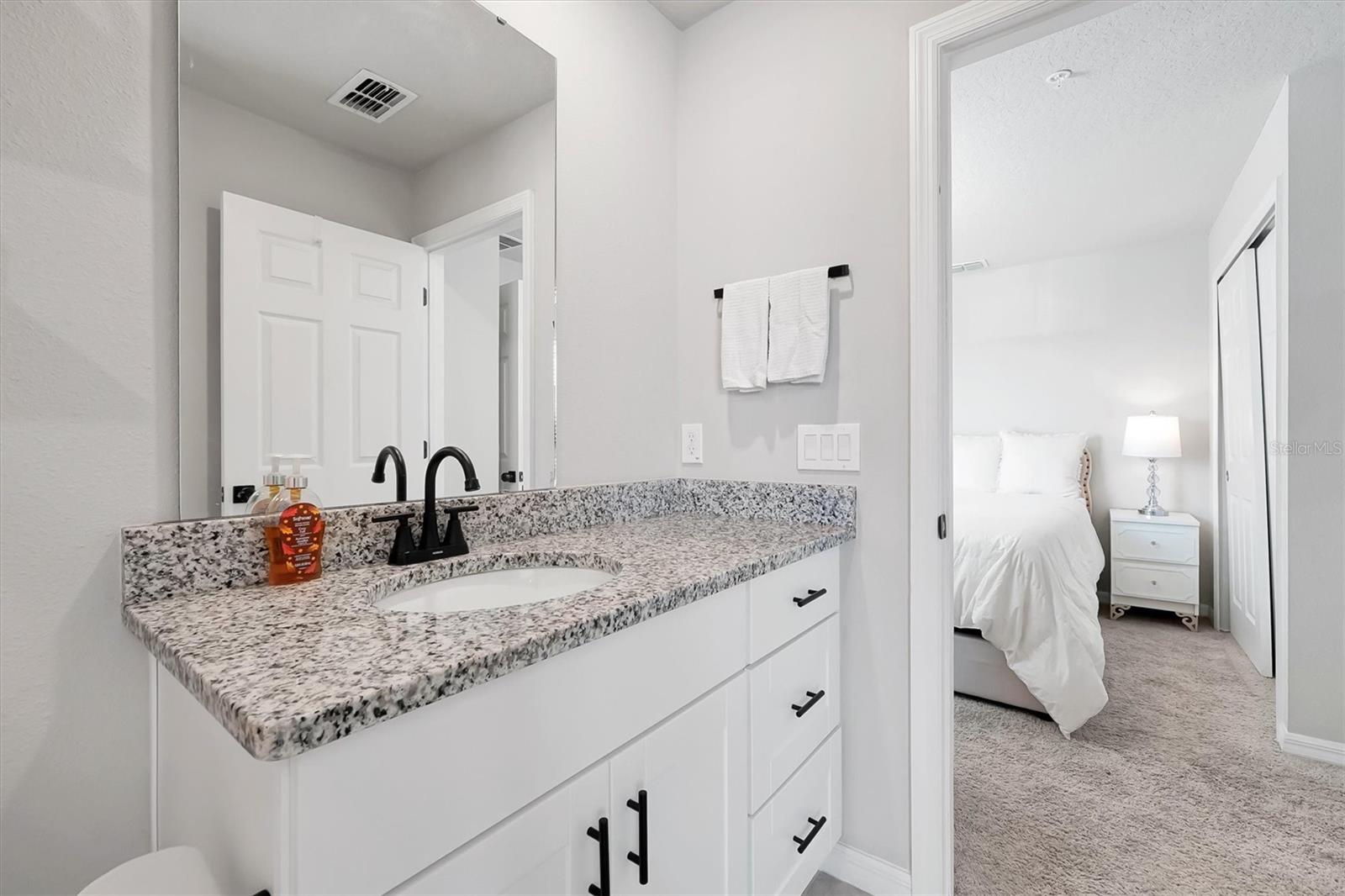 Image 22 of 39 For 1027 Robin Holly Street